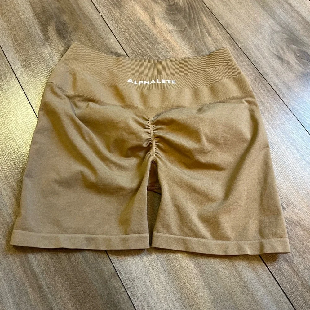 Alphalete Womens Amplify Seamless Shorts Large Tan Beige Set of 2 Bin B-50 - Picture 6 of 6